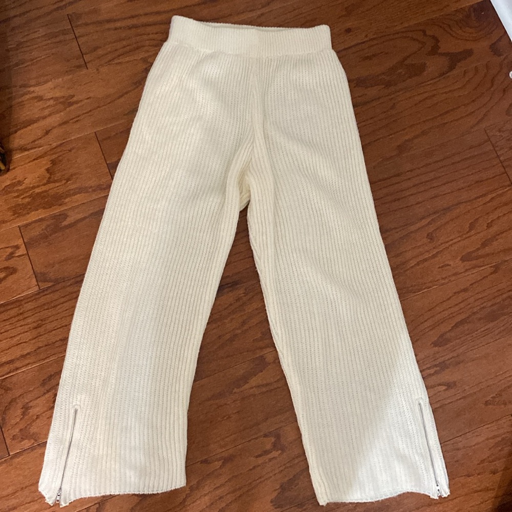 Toppies Cream Oversized sweater pants- Size medium